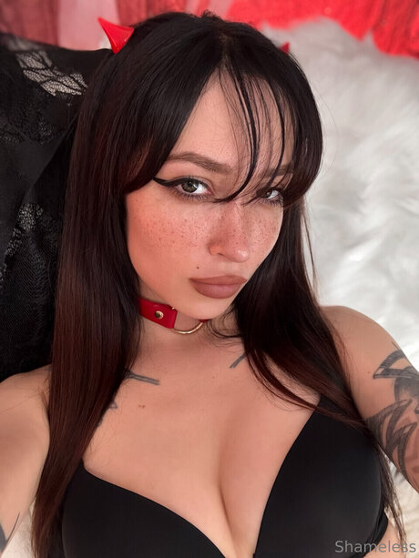 Shameless model perfect picture