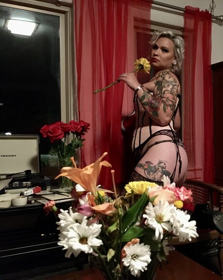 MrsMk3 sex actress pic