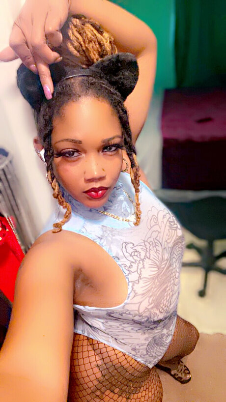 Juicywet wet pretty model pics