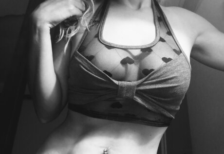 Sunny Rose star pornographic pics