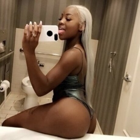 IG thebadmf_ perfect model photo