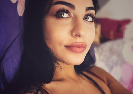 crewkaarina naked actress photo