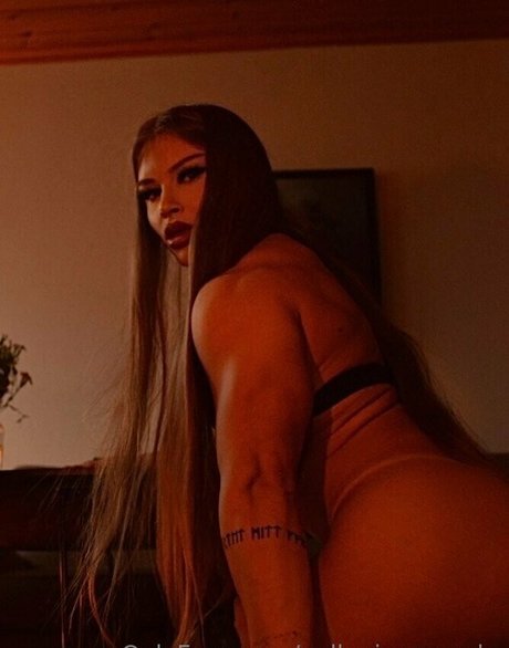 valkyrianmuscle pornstar top photo