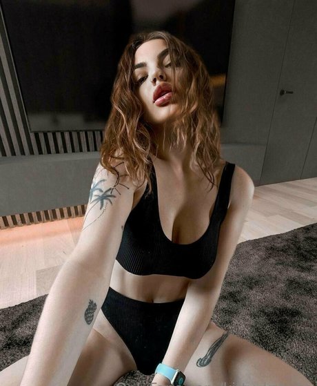 kitty kateee model high quality image