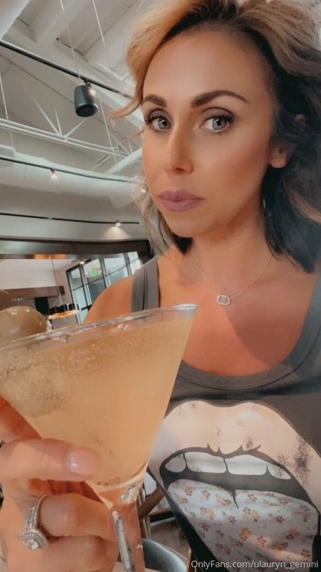 ulauryn gemini xxx pornstar picture