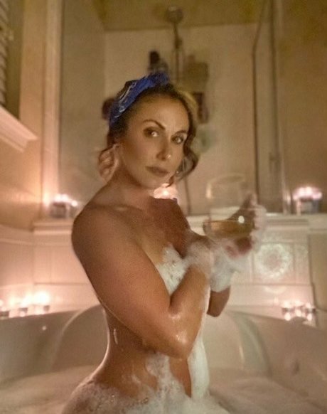 ulauryn gemini erotic pornstar pics