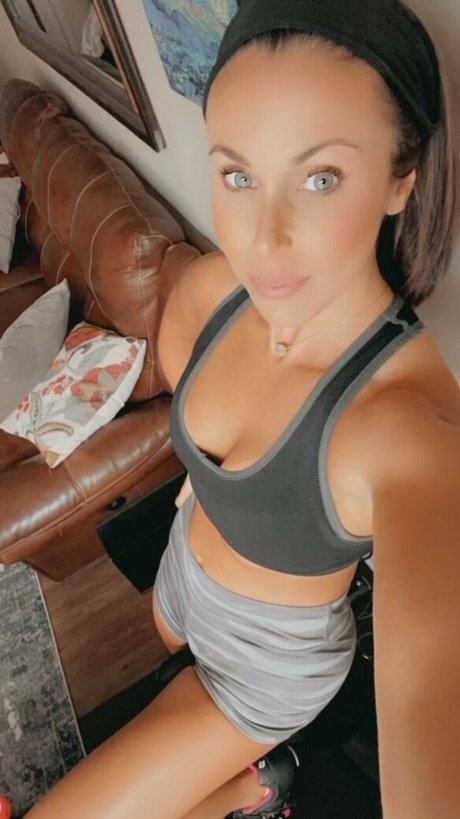 ulauryn gemini nude model pic