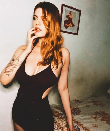 Foxy Bellyne xxx actress img