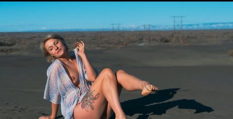 Clickbait Des star nude img