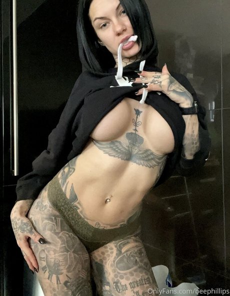 Bee Phillips sexy pornstar gallery