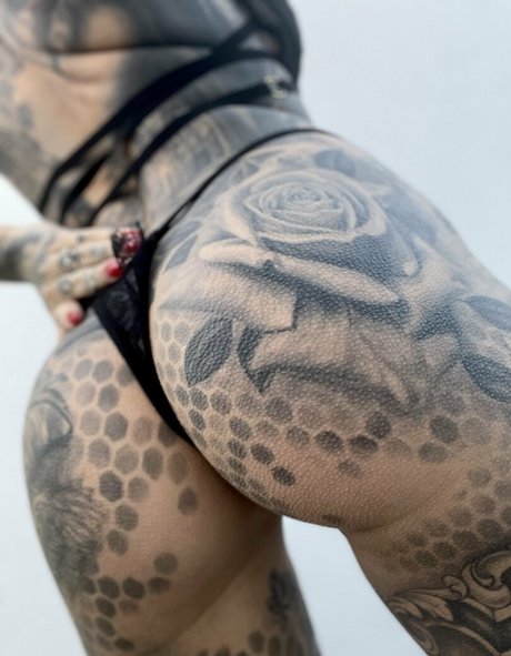 Bee Phillips pretty pornstar photos