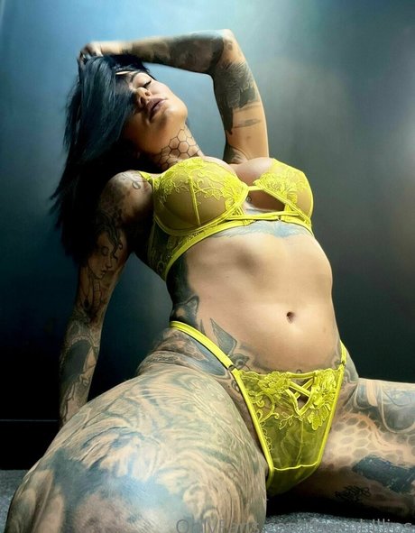 Bee Phillips sexy pornstar pics