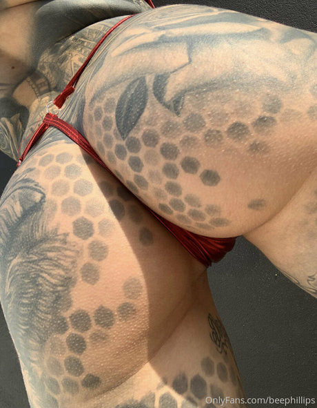 Bee Phillips nudes model pics