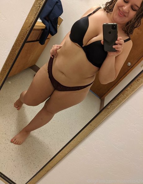 mistresss420 model free picture