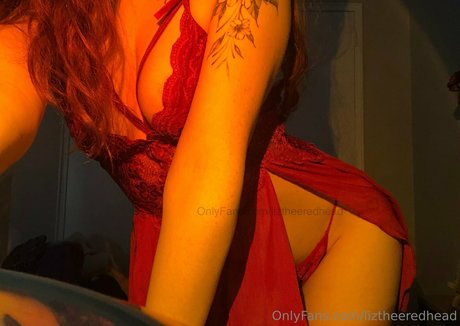 liztheeredhead naked pornstar image