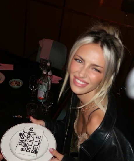 Delilah Belle Hamlin high quality model picture