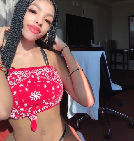 MsHollywood pornstar free gallery