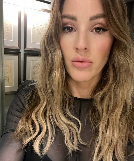 Ellie Goulding pretty star img