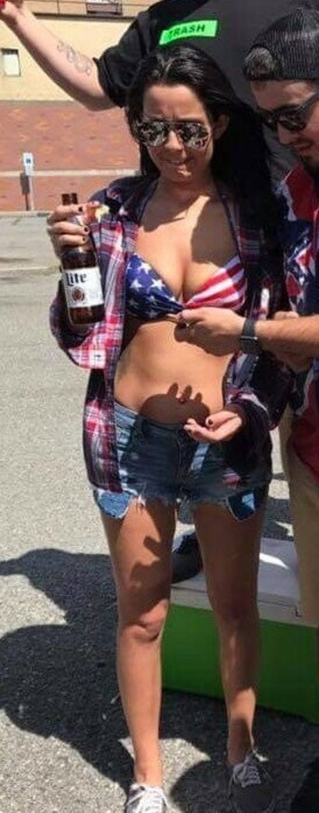 Monica Iannuzzi hot actress image