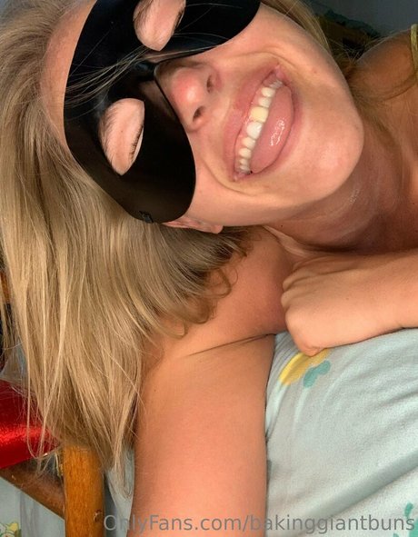 bakinggiantbuns nude star picture