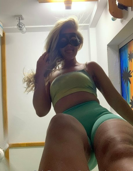 bakinggiantbuns naked actress archive