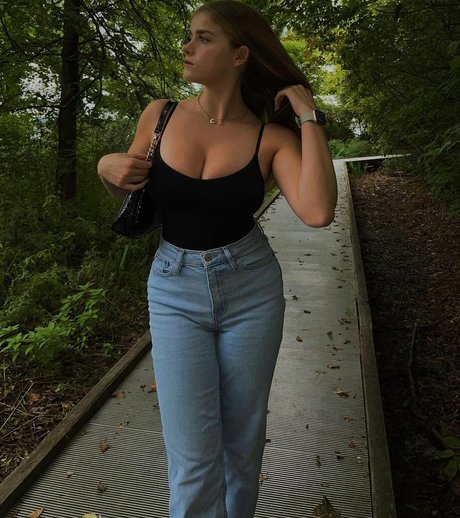 Gabriella Couto naked actress img