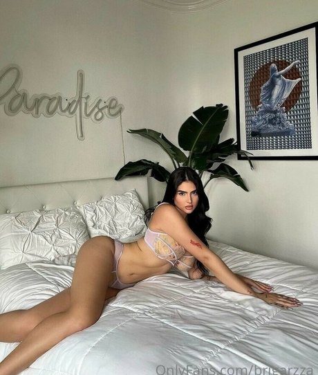 Brigarzza model erotic photo