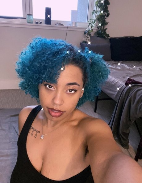 Monstress69 beautiful model photo