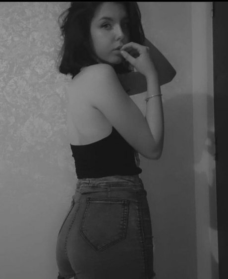 babydeeeefree star nude photos