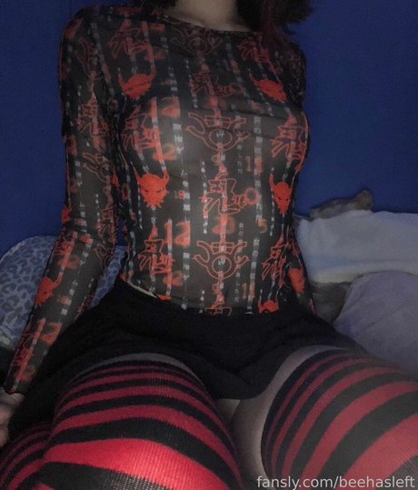 beehasleft model art pics