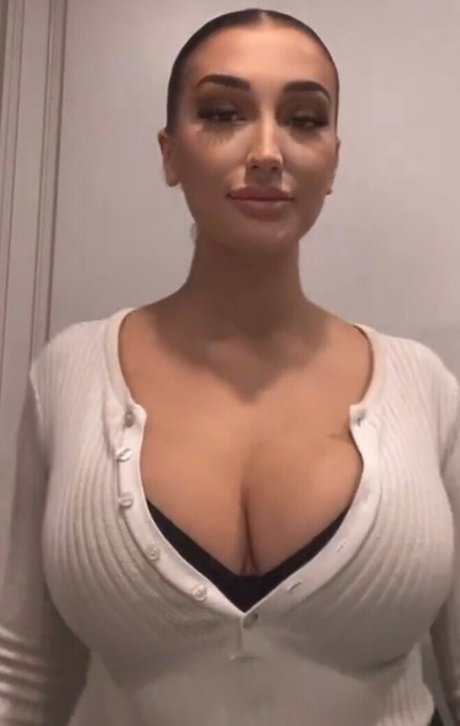 Carla Dior perfect model pic