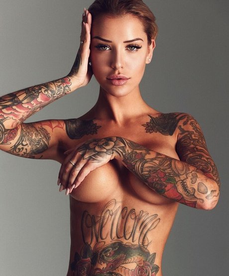 Lolobe4 nice model picture