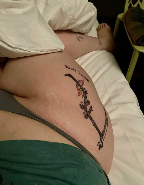 satanicdragonwitch sex model pic