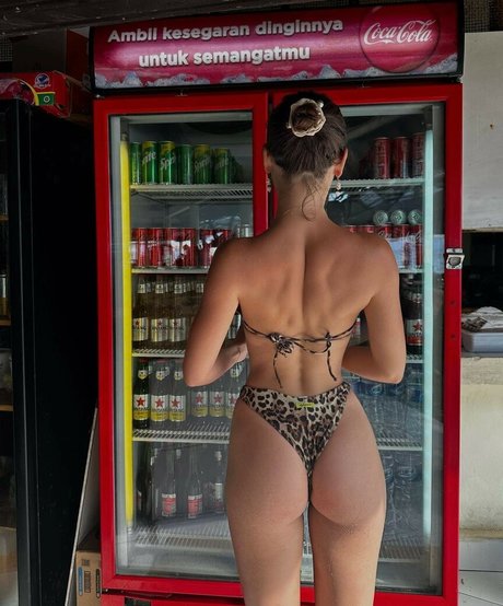 Elena Gusmeroli exclusive star pics