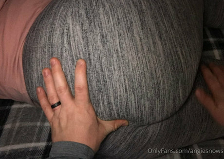 angiesnows nice actress pic