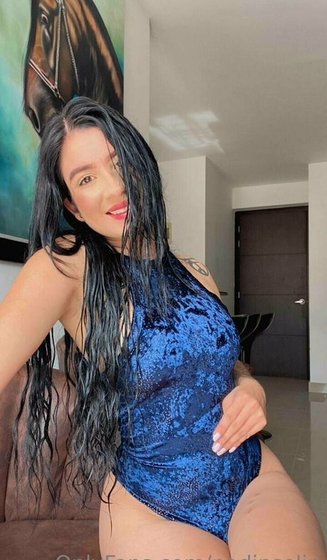 nadinselin beautiful model img