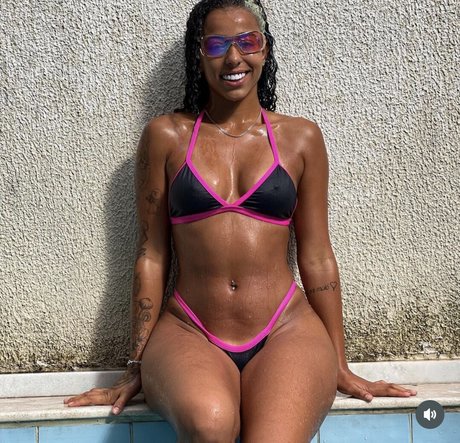 Isis Pequine model xxx photo