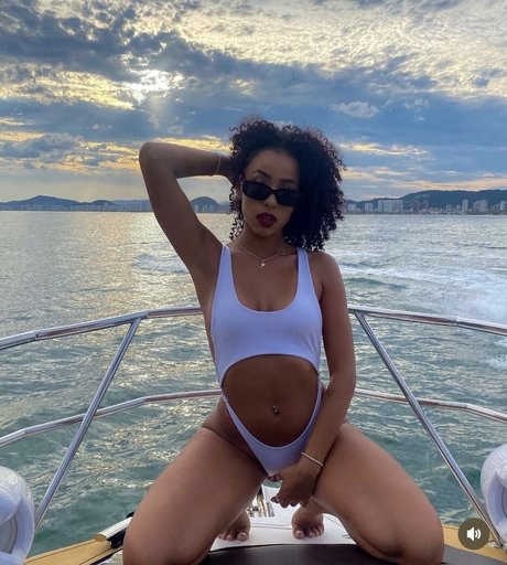 Isis Pequine exclusive pornstar galleries