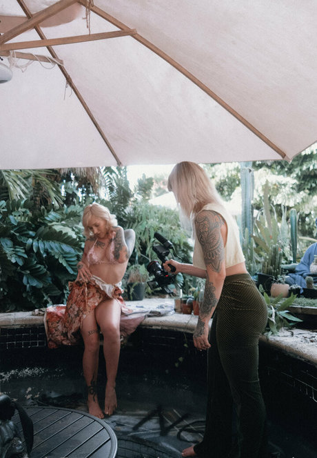 ohrangutangerotica model pornographic picture