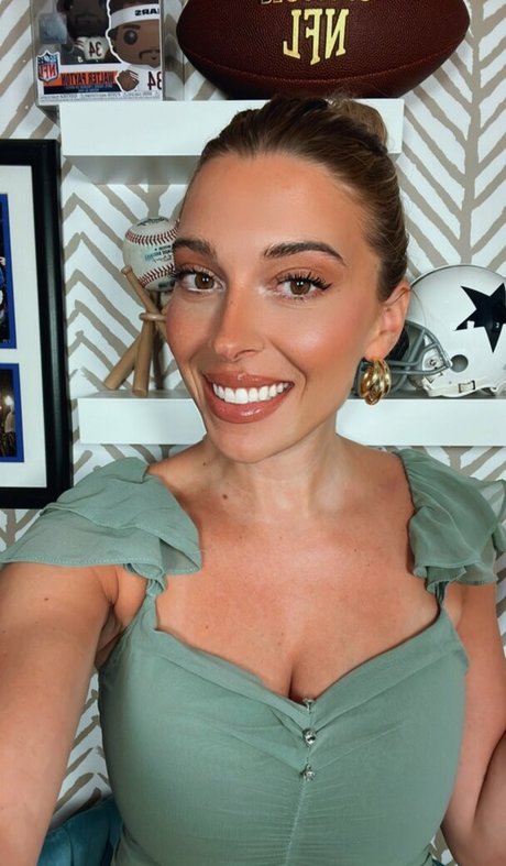 Taylor Mathis pretty star image