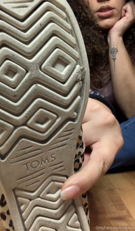 vibez3 high quality model photo