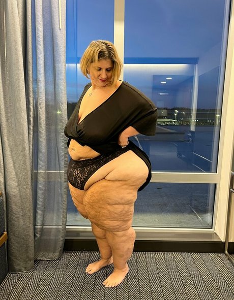 bigbootyasshley nudes actress images