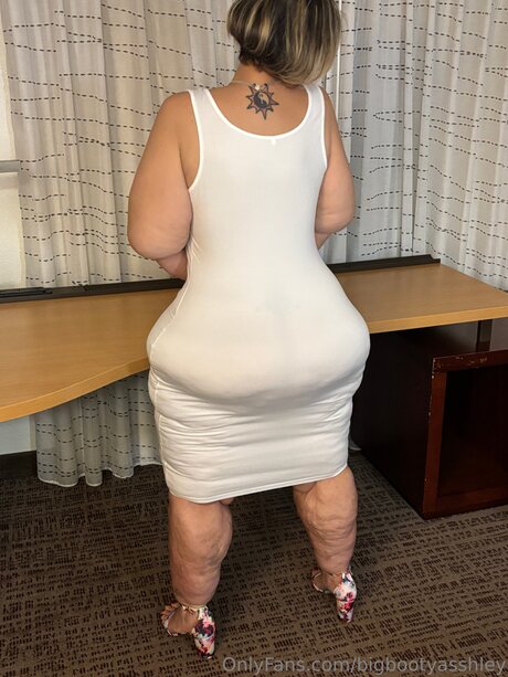 bigbootyasshley nice model pics