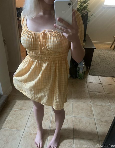 auraflowersfree actress picture