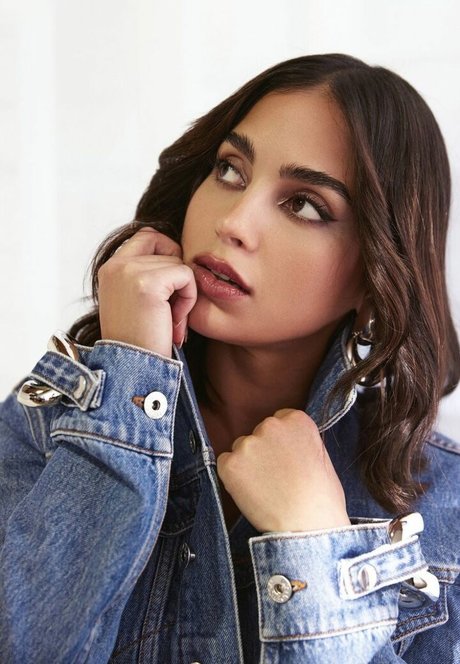 Melissa Barrera hot actress photo