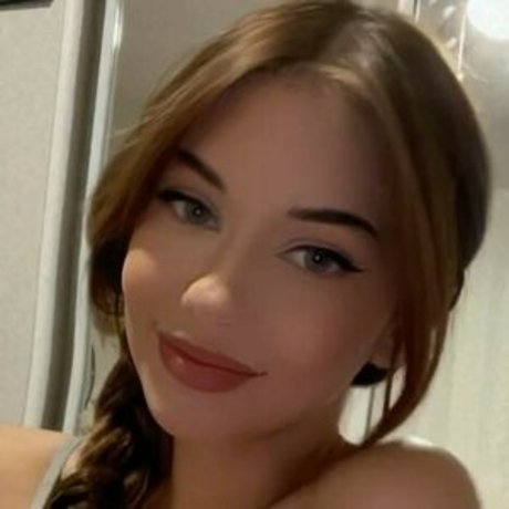 Emilyycheek model naked galleries