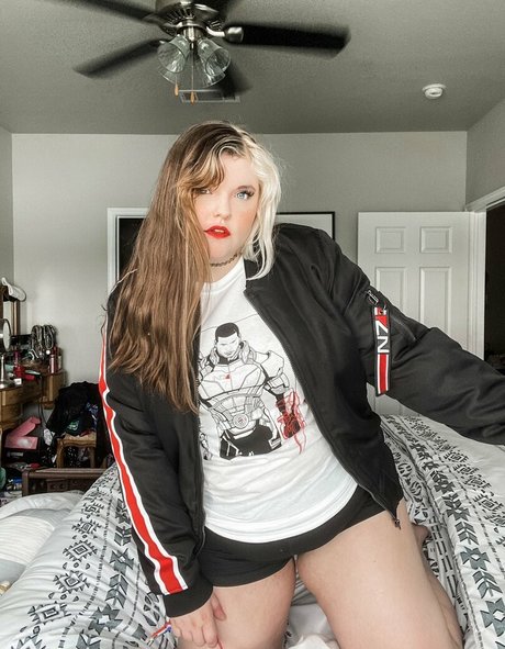 Meg Kaylee star top photo