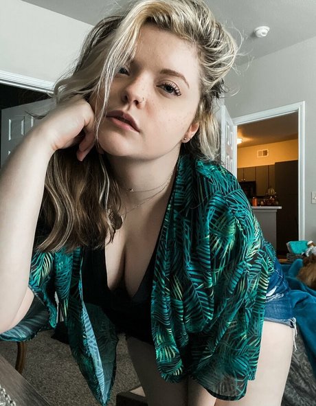 Meg Kaylee naked model gallery