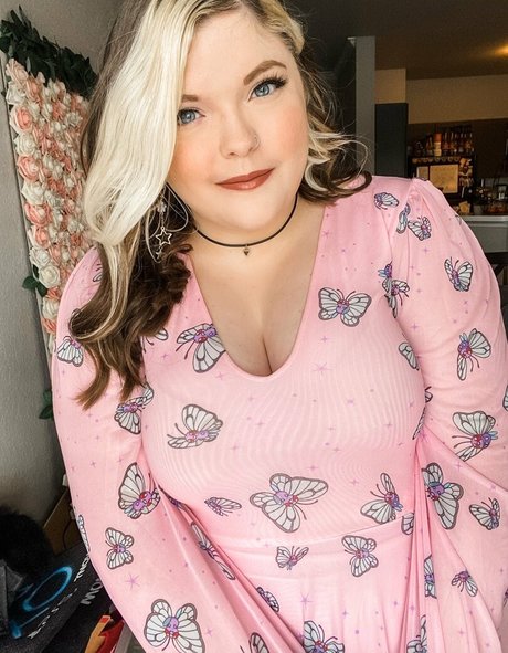 young asian onlyfans pretty image