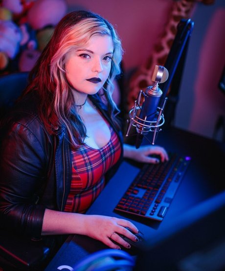 Meg Kaylee exclusive actress images